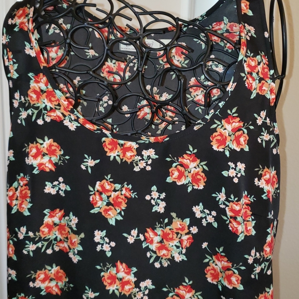 Floral tank - Picture 2 of 5